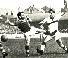 Wilbur Cush nearly gets the ball against Dave Hickson